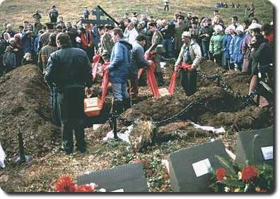 Перезахоронение членов команды Св. Петр в 1992 году.
